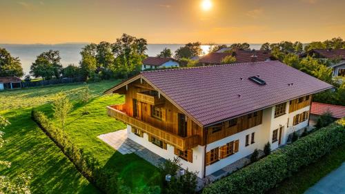 Graf Chiemo Suites - direkt am Chiemsee mit separatem Seezugang