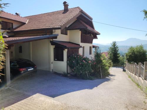 Grand AC Residence with Garden & Parking