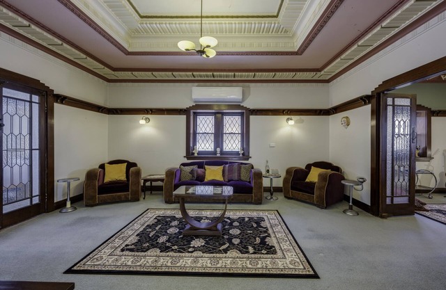 Grand Art Deco Home. Centrally located in cosmopolitan Hamilton - Newcastle