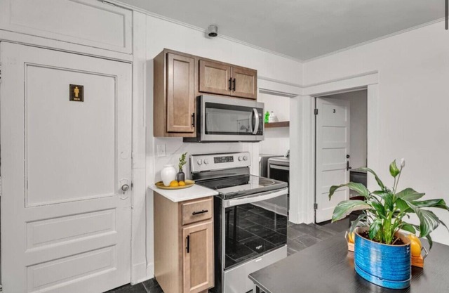 Grand Estates Room 4