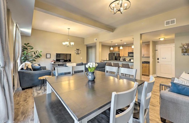 Grand Haven Condo - Walk to Nearby Hot Spots!