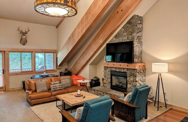 Grand Lodge 30 at the Official Collins Lake Resort