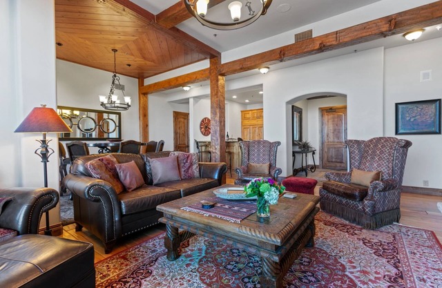 Grand Lodge at Deer Valley Resort - Three Bedroom Deluxe Residence #206 - Ski-in/ski-out
