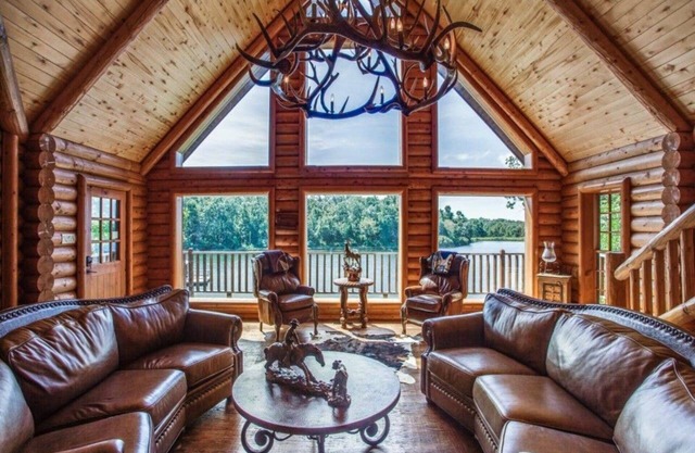 Grand Luxurious Lodge (Lake Front) on beautiful 700+ acres at Cedar Cove Ranch
