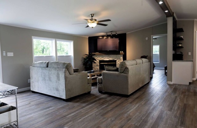Grand Park 2 miles away from Country Setting 4 Bedroom home on Monon Trailn.