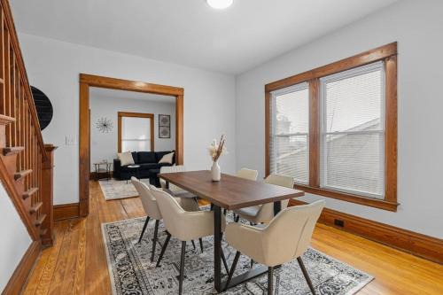 Grand Rapids Gem - Near Heart of DT - Sleeps 10