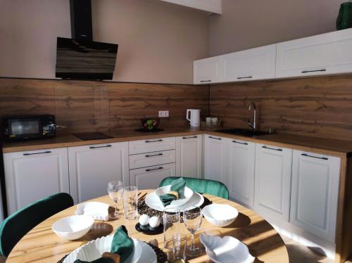 Grand Victoria, Пирамида, Хазрет Султан, Национальный музей, Дворец независимости, Посольство США, ОАЭ, Китая, Беларусь