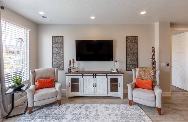 Grand View Getaway at The Ledges Golf Club *Resort Amenities Included!