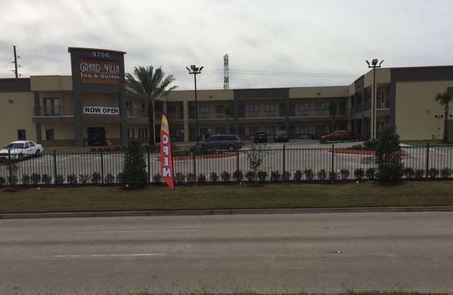 Grand Villa Inn & Suites - Humble