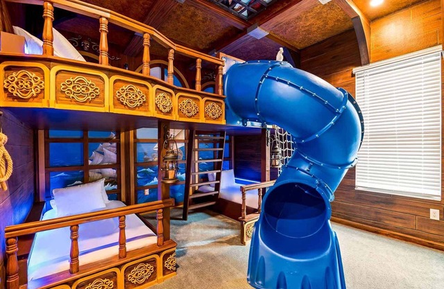 Grand Villa w/Pirate Themed BR, Sports Simulator, Arcade & Theater - Near Parks
