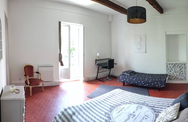 Grande Chambre Dans Logement Privé