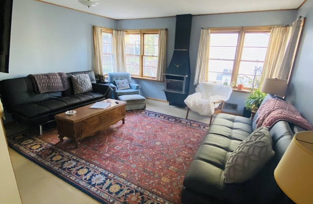 Grandma's Comfy Vintage Cottage w/Fireplace ~ BBQ & Firepit
