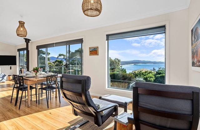 GRANITE BEACH HOUSE @ Binalong Bay of Fires