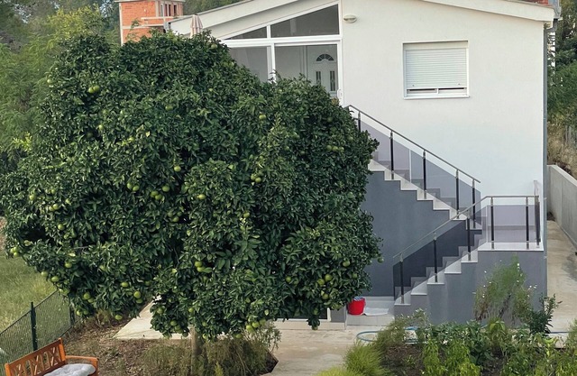 Grapefruit house in a quiet, natural location close to the beach