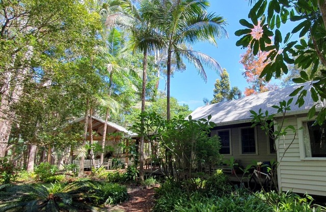 Grassy Head Schoolhouse: Secluded Cottage By the Sea