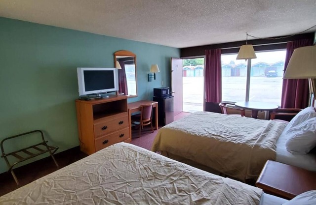 Gray Plaza Motel