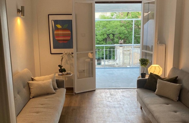 Great 2 Bedroom Apartment in Central Athens