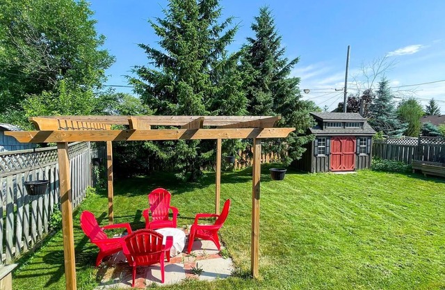 Great 3-Bedroom Cottage, 5 min from the lake