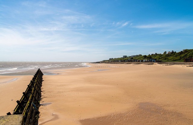 Great 6 berth caravan at Martello Beach, near Clacton-on-Sea ref 29015MV