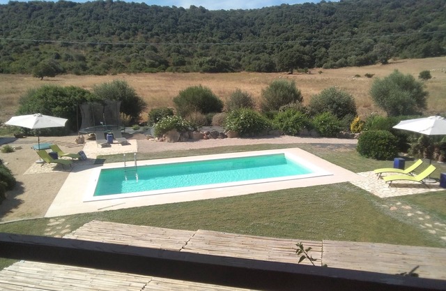 Great app. 2/4 P. in the countryside 10 min. from the beaches, 5 min. shopping