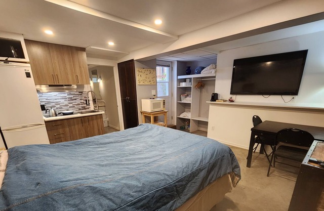 Great Basement Apt. Near Airoport
