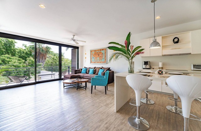 Great condo - close to everything