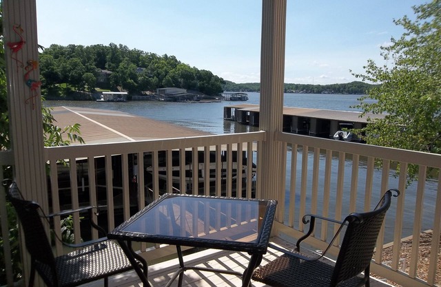 Great Condo Very Close to Water's Edge & Docks! Smaller Complex! King Bed!