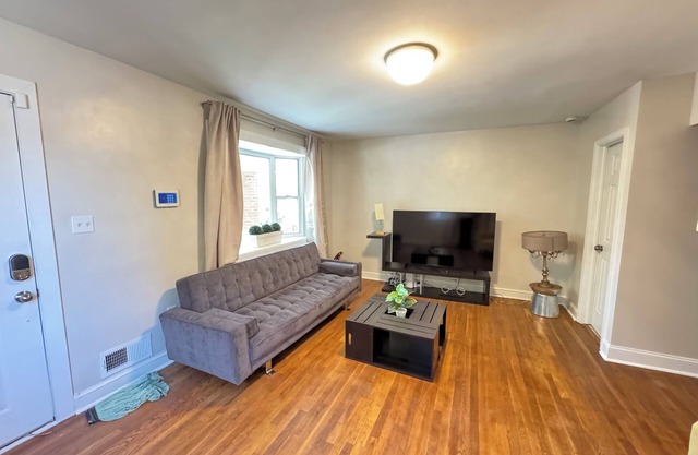 Great COZY Entire House in DC with Easy Parking