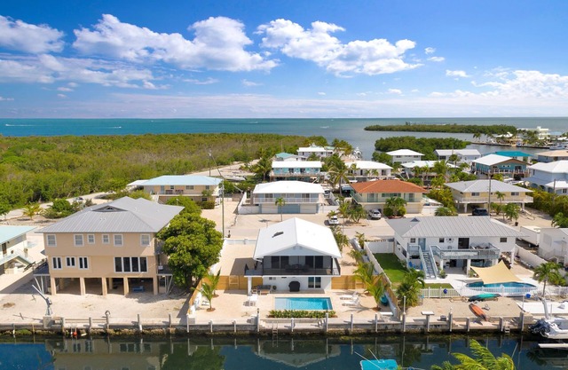 GREAT FAMILY VACATION HOME~Canal-Private Pool~ Dock, Bait Freezer & ICE MACH~