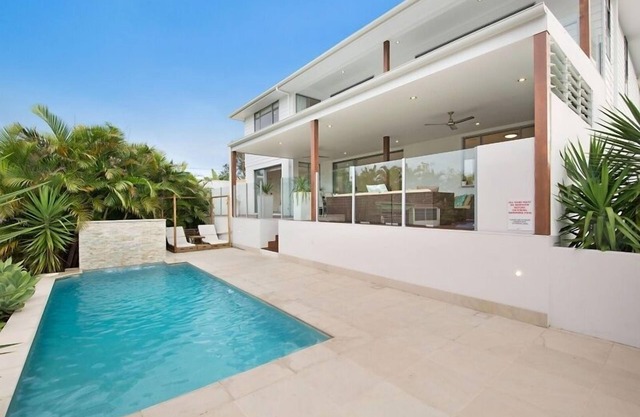 Great family waterfront holiday home