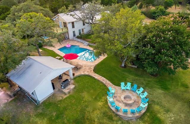 Great for Large Groups w/Private Pool, Fire Pit & Tennis Court– Secluded Retreat