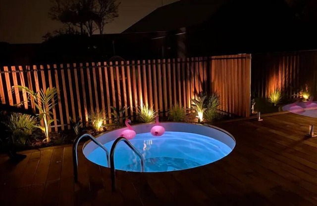 Great for large families & so much to do! Beach nearby, pool, spa, games room