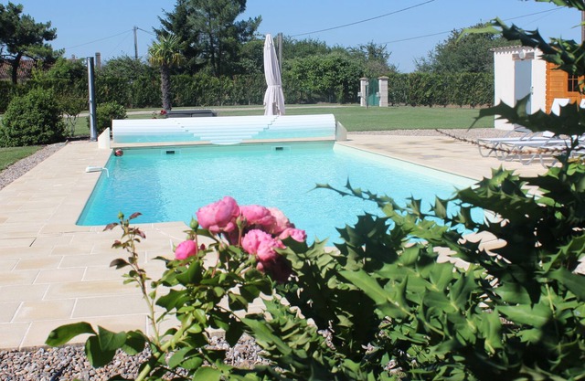 Great frame! Beautiful house very well equipped, Heated salt water
