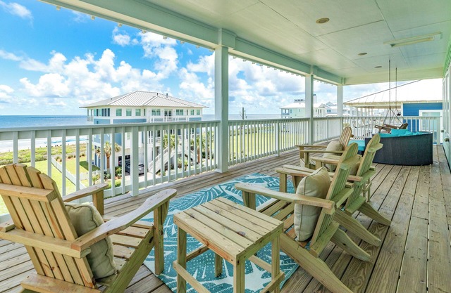 Great Gulf Views, 2 Decks, 30' to Beach Access, Spacious Interior, Gas Fireplace