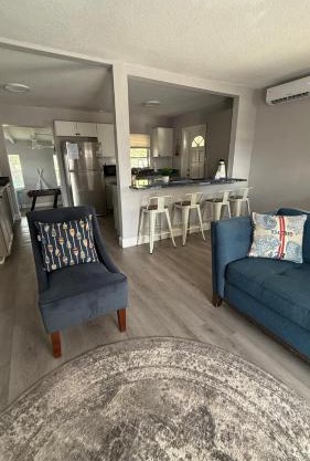 Great Home Close to shops, FIT, Beaches,and Space X