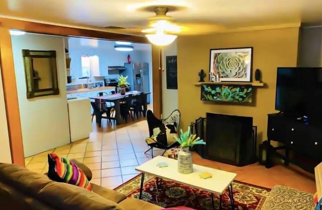 Great house for making memories! Two living areas, bar, and pool table