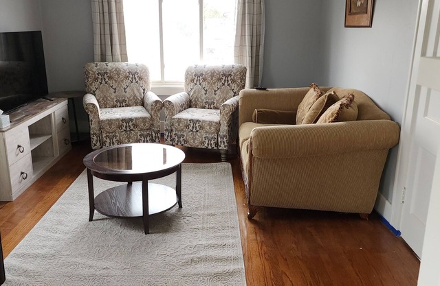Great location Close to downtown, interstate, zoo, UNO, UNMC, Shopping and more.