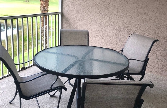 Great location in Stonebridge country club just a few miles from the beach