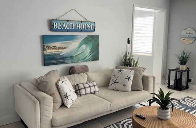 Great location on Holmes Beach! 2 bdrm Condo nSteps to the Beach! Heated pool!