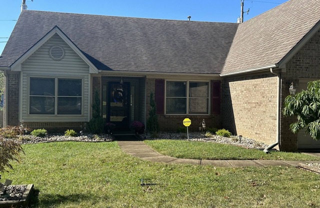 Great Location! Plenty of space 3BR/2 Bath Ranch Style home.