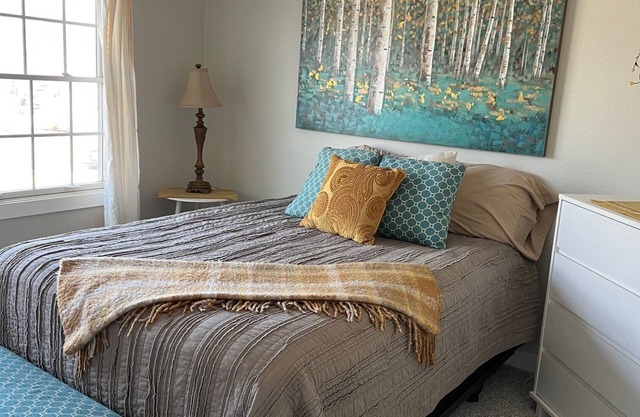 Great location to walk to Surf, public lake access and downtown. Charming duplex