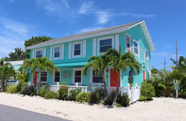 * GREAT LOCATION 3 BLKS TO BEACH! Anna Maria Island