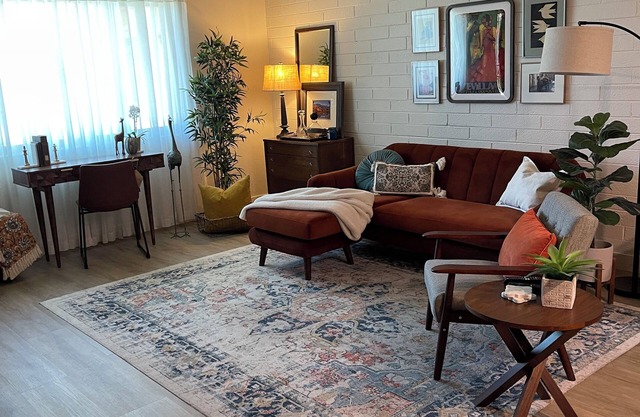 Great Location with Sparkling Pool! Midtown-Park Central