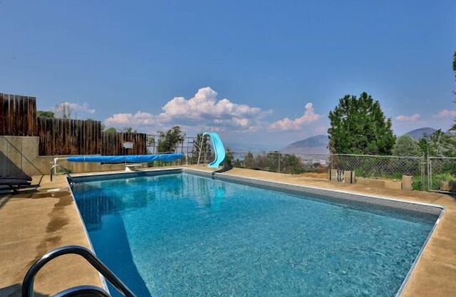 Great location with stunning View with pool!