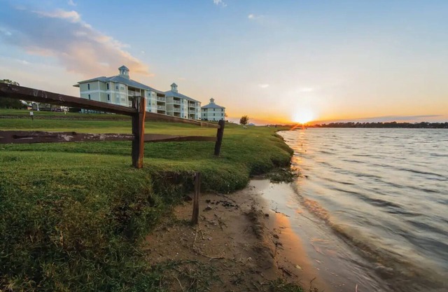 Great place with pool + Kitchen - 2BD/2BA