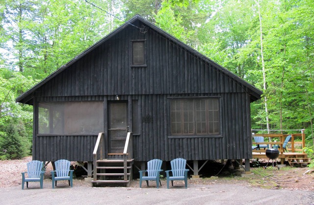 Great Pond- Rustic, charming Log Cabin