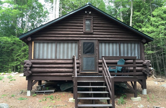 Great Pond Shoreline- Charming Log Cabin
