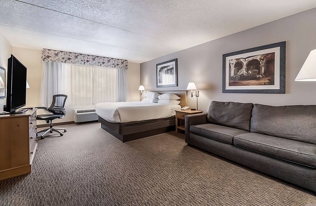 Great Relaxing Overnight Stay at Red Lion Goodyear Phoenix! Free Parking, Pool