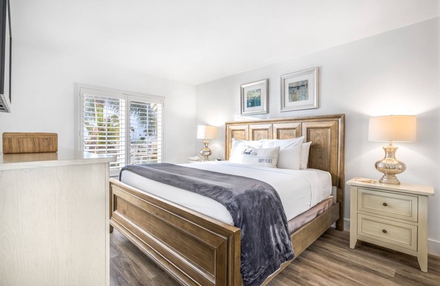 Great Relaxing Overnight Stay! Onsite Restaurant and Bar, Free Parking, Pool