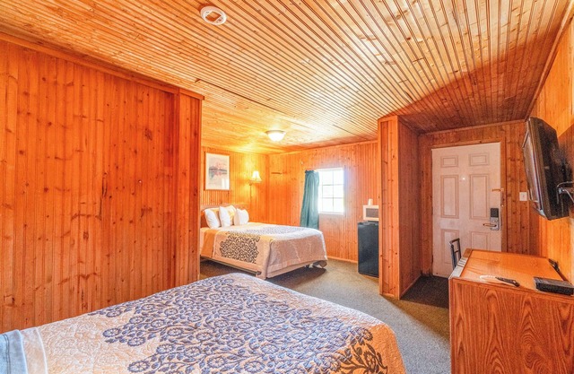 Green Acre Motel by OYO Near Rush County Airport